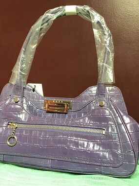 Max Edition Shiny Croc-Embossed Lilac Shoulder Bag